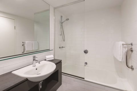 Combined shower/tub, deep soaking tub, free toiletries, hair dryer