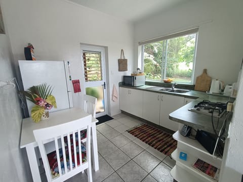 Muri Retreat - Spacious Tropical Oasis | Moko | Private kitchen | Full-size fridge, microwave, stovetop, coffee/tea maker