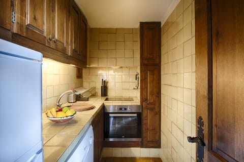 Apartment, 2 Bedrooms | Private kitchen