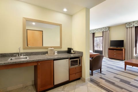 Studio, 1 King Bed, Accessible (Mobility, Roll-in Shower) | In-room safe, desk, laptop workspace, blackout drapes