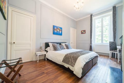 Individually decorated, desk, soundproofing, free WiFi