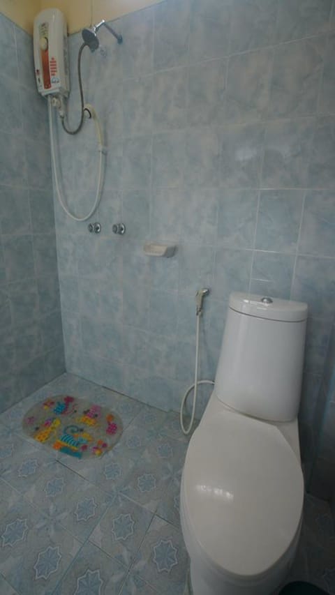 Standard Double Room | Bathroom | Shower