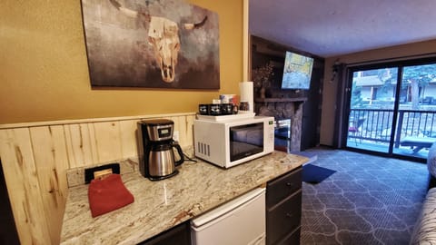 Mountain Lodge Double Queen Room  | Private kitchenette | Microwave, coffee/tea maker, toaster, highchair