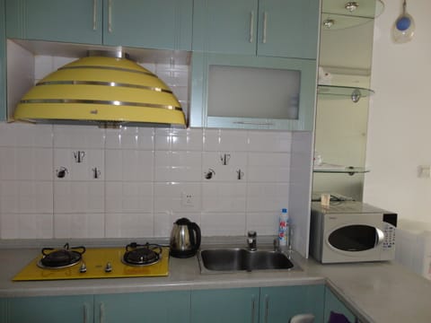 Suite | Private kitchenette | Fridge, microwave, stovetop, electric kettle