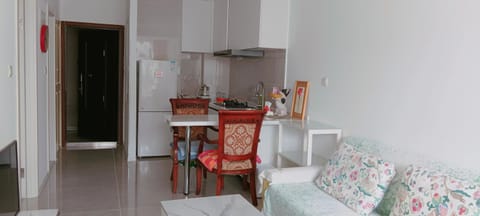 Family Condo, 1 Bedroom | Private kitchen | Fridge, microwave, stovetop, electric kettle