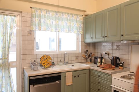 Apartment, Sea View | Private kitchen | Microwave, oven, stovetop, espresso maker