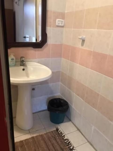 Economy Triple Room | Bathroom | Shower, hair dryer