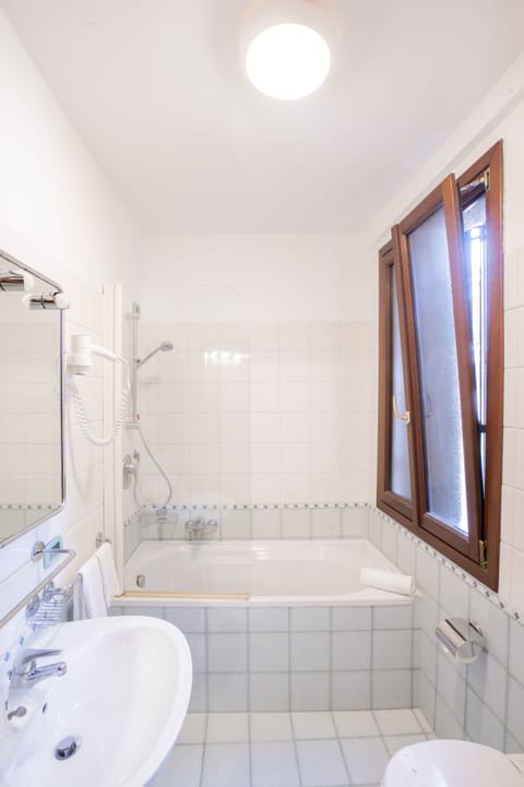 Classic Double or Twin Room | Bathroom | Combined shower/tub, free toiletries, hair dryer, bidet