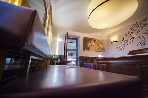 Double Room, Jetted Tub | Minibar, in-room safe, individually furnished, desk