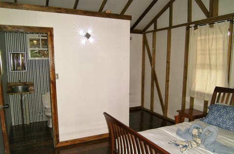 Comfort Double Room, Private Bathroom (Queen Room, Solar Hot Water) | Bathroom | Shower, towels