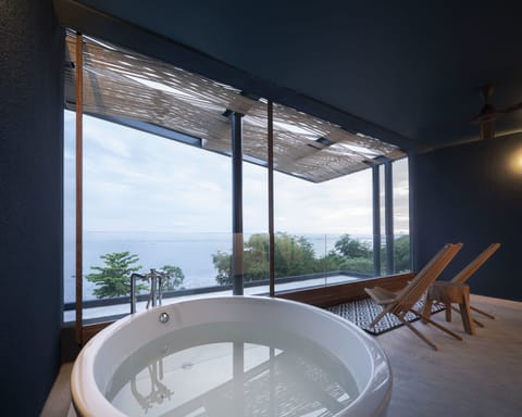 Super Deluxe Sea View (Non-Smoking) | Deep soaking bathtub