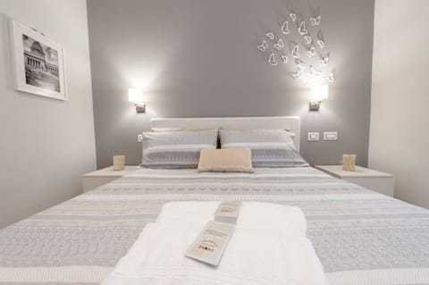 Design Triple Room, Multiple Beds | Down comforters, minibar, desk, blackout drapes