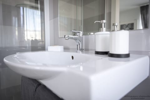 Classic Double Room, 1 Queen Bed, Pool View | Bathroom | Shower, rainfall showerhead, free toiletries, hair dryer