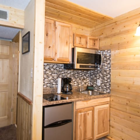 Lodge 6, Jetted Tub | Private kitchenette | Fridge, microwave, coffee/tea maker, toaster