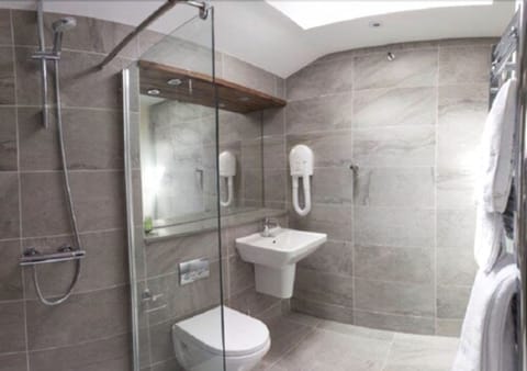 Double Room, 1 Double Bed, Ensuite | Bathroom shower