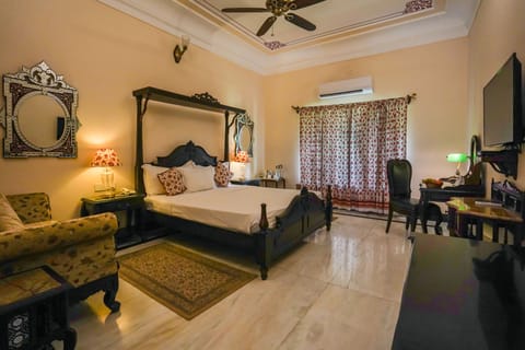 Deluxe Double Room | 1 bedroom, in-room safe, individually decorated, individually furnished