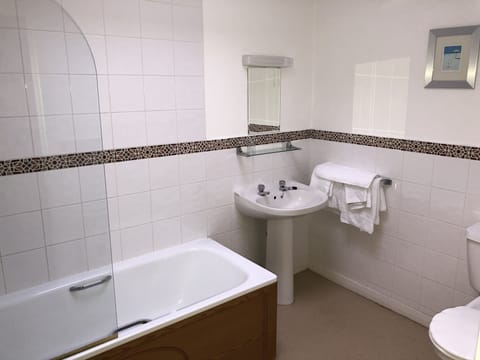 Double Room | Bathroom | Shower, towels