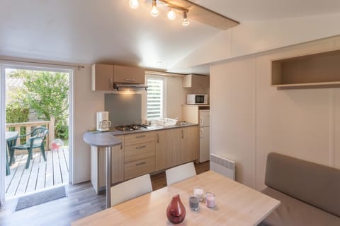 Mobile Home, 2 Bedrooms (Privilège ) | Private kitchen | Full-size fridge, microwave, stovetop, electric kettle