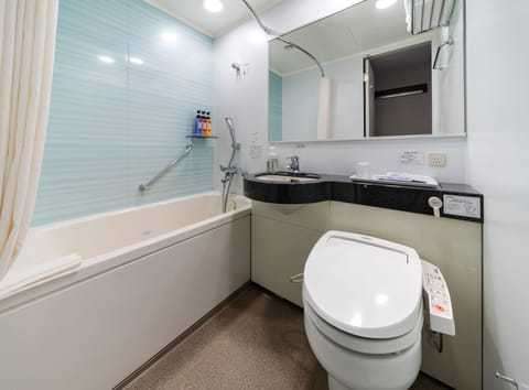 Combined shower/tub, deep soaking tub, free toiletries, hair dryer