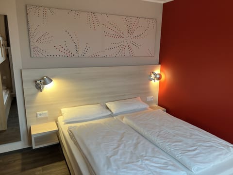 Standard Quadruple Room | Soundproofing, free WiFi, bed sheets