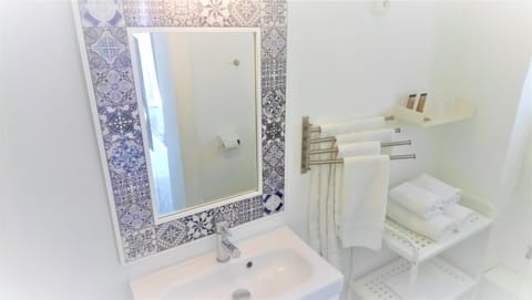 Classic Suite, Non Smoking, Terrace | Bathroom | Shower, hair dryer, towels