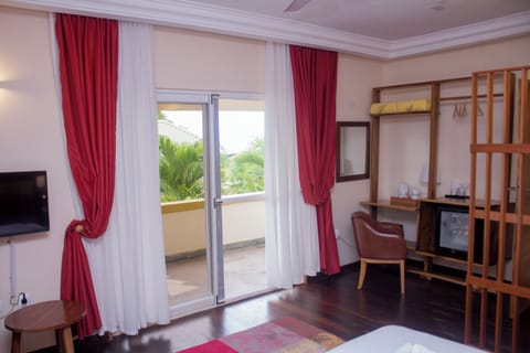 Superior Double Room, 1 Double Bed, Pool Access, Ocean View | Minibar, in-room safe, desk, laptop workspace