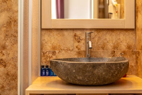 Panoramic Suite, Sea View | Bathroom | Shower, free toiletries, towels