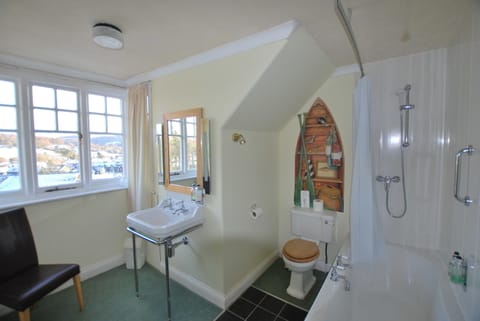 Double Room (Room7) | Bathroom | Free toiletries