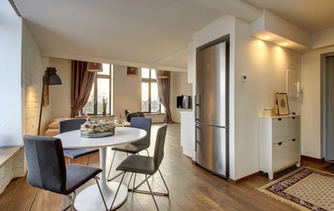 Business Loft 65 | Living area | Flat-screen TV, fireplace, pay movies