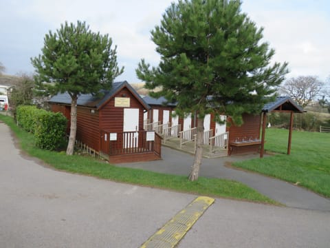 Tent | Bathroom amenities | Shower, hair dryer, towels