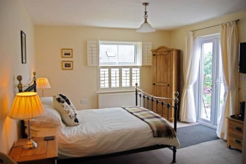 Deluxe Studio Suite, 1 Double Bed, Courtyard Area | 1 bedroom, premium bedding, individually decorated