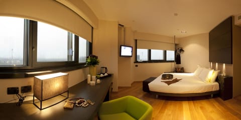 Hypo-allergenic bedding, down comforters, minibar, in-room safe