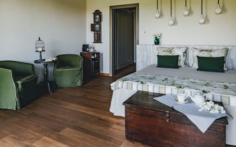 Double or Twin Room (Pinot Nero) | Premium bedding, minibar, in-room safe, desk