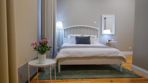 Basic Double Room (Chiado) | Free cribs/infant beds, free WiFi, bed sheets