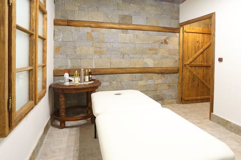 Couples treatment rooms, steam room, body treatments, massages