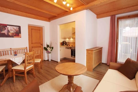 Apartment, Balcony (Wetterkreuzstüberl) | Desk, free cribs/infant beds, free WiFi