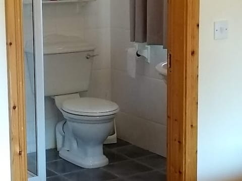 Twin Room, Ensuite | Bathroom