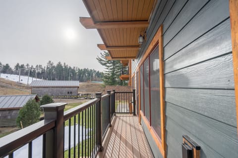 Condo, 2 Bedrooms, Mountainside (1202) | Balcony