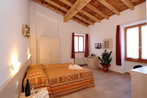 Double or Twin Room | 1 bedroom, cribs/infant beds, free WiFi, bed sheets