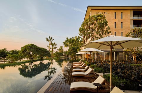 Seasonal outdoor pool, pool umbrellas