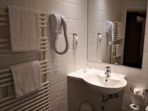 Desk, blackout drapes, iron/ironing board, free WiFi