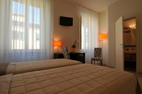 Double or Twin Room | Minibar, desk, soundproofing, free WiFi