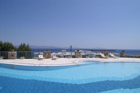 Seasonal outdoor pool, pool umbrellas, sun loungers