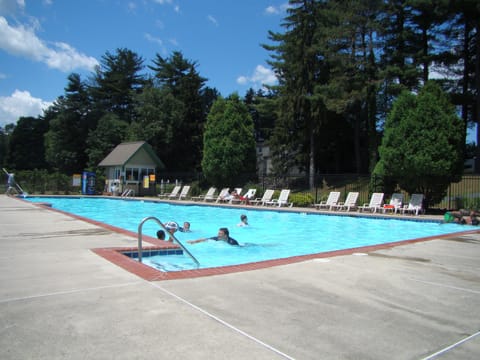 Indoor pool, 2 outdoor pools