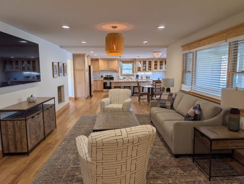 Exclusive Apartment, Ensuite (3-Bedroom Luxury Rental) | Lounge