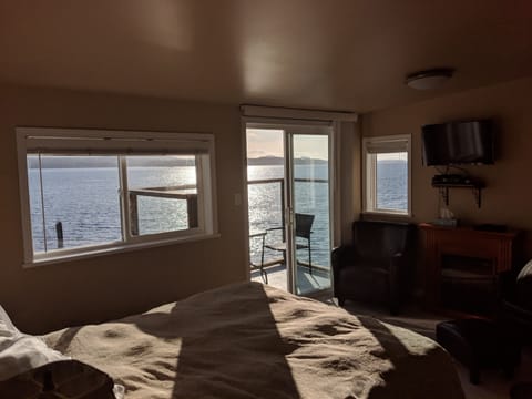 Romantic Getaway (No Pets) | Free WiFi, bed sheets