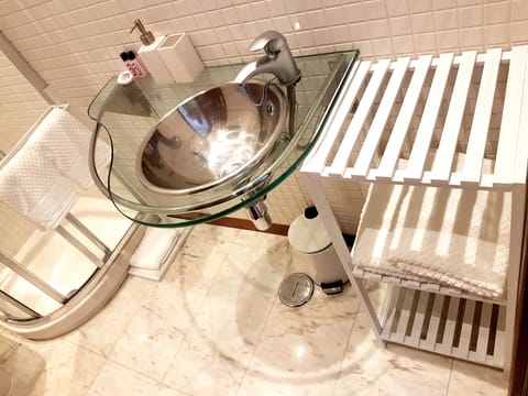 Family Suite, Balcony | Bathroom | Shower, free toiletries, towels