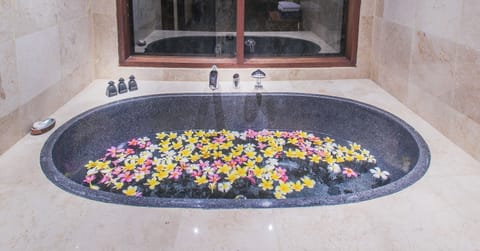 Suite, 2 Bedrooms | Bathroom | Separate tub and shower, deep soaking tub, free toiletries, hair dryer