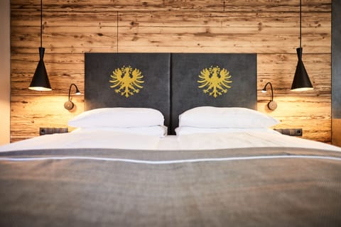 Junior Suite | 1 bedroom, hypo-allergenic bedding, minibar, in-room safe