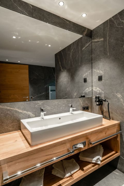Shower, free toiletries, hair dryer, bathrobes
